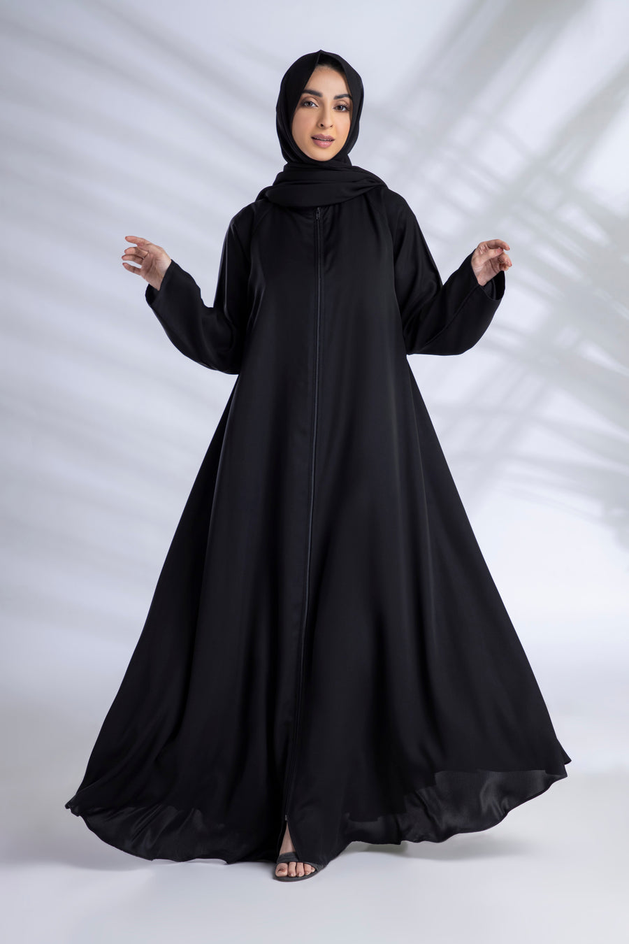 Abaya With Zipper Front In Black